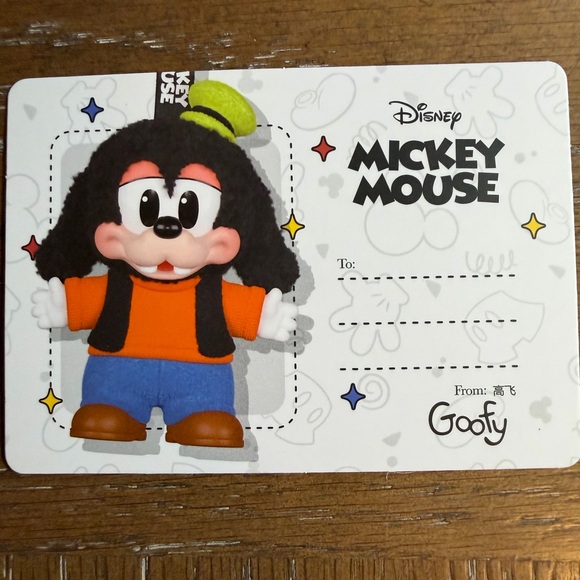 Pop Mart Disney - Goofy Plush Keychain - Picture 6 of 9